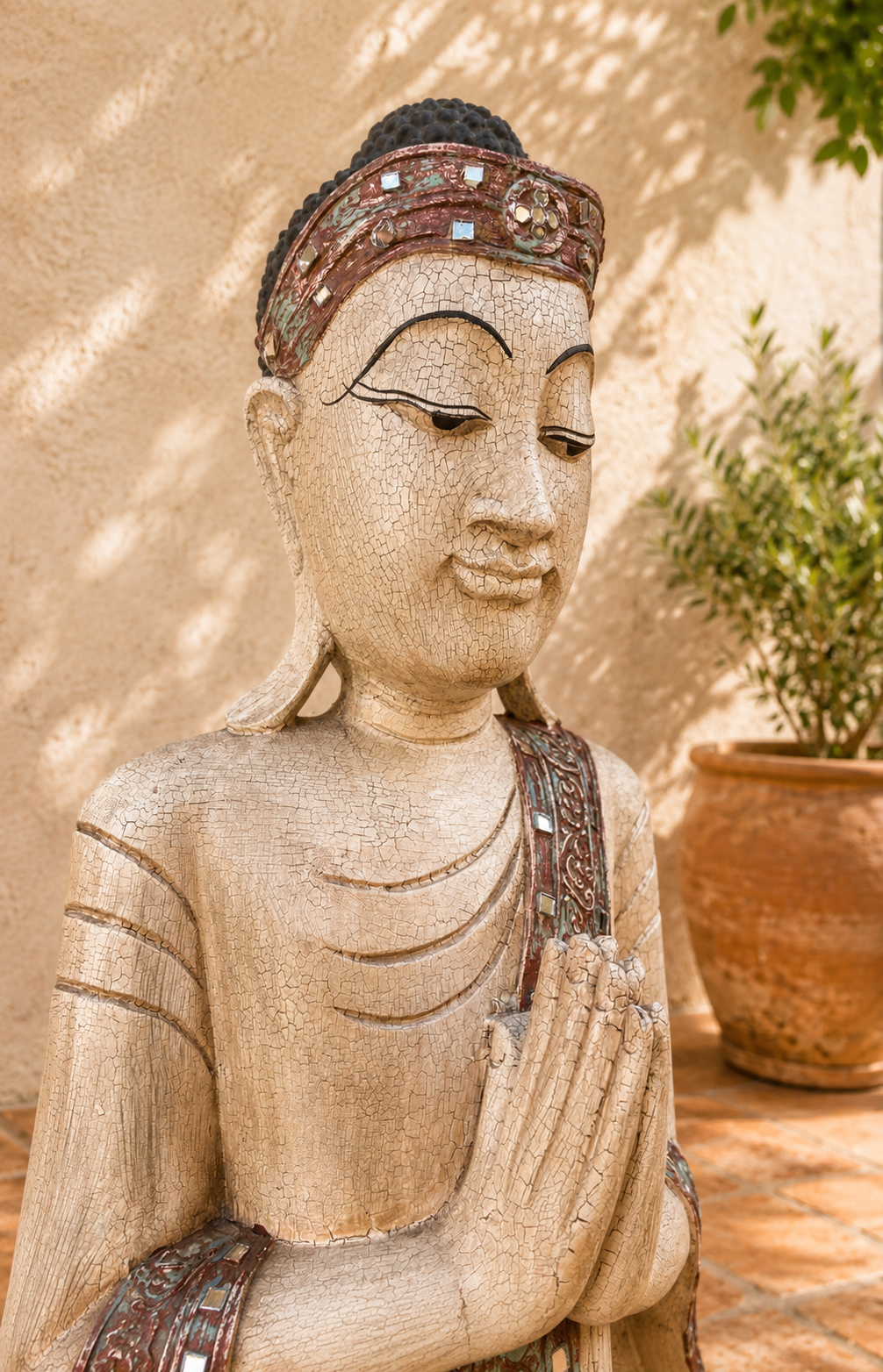 Bouddha thaïlandais en bois patiné crème H 147 cm – Image 7