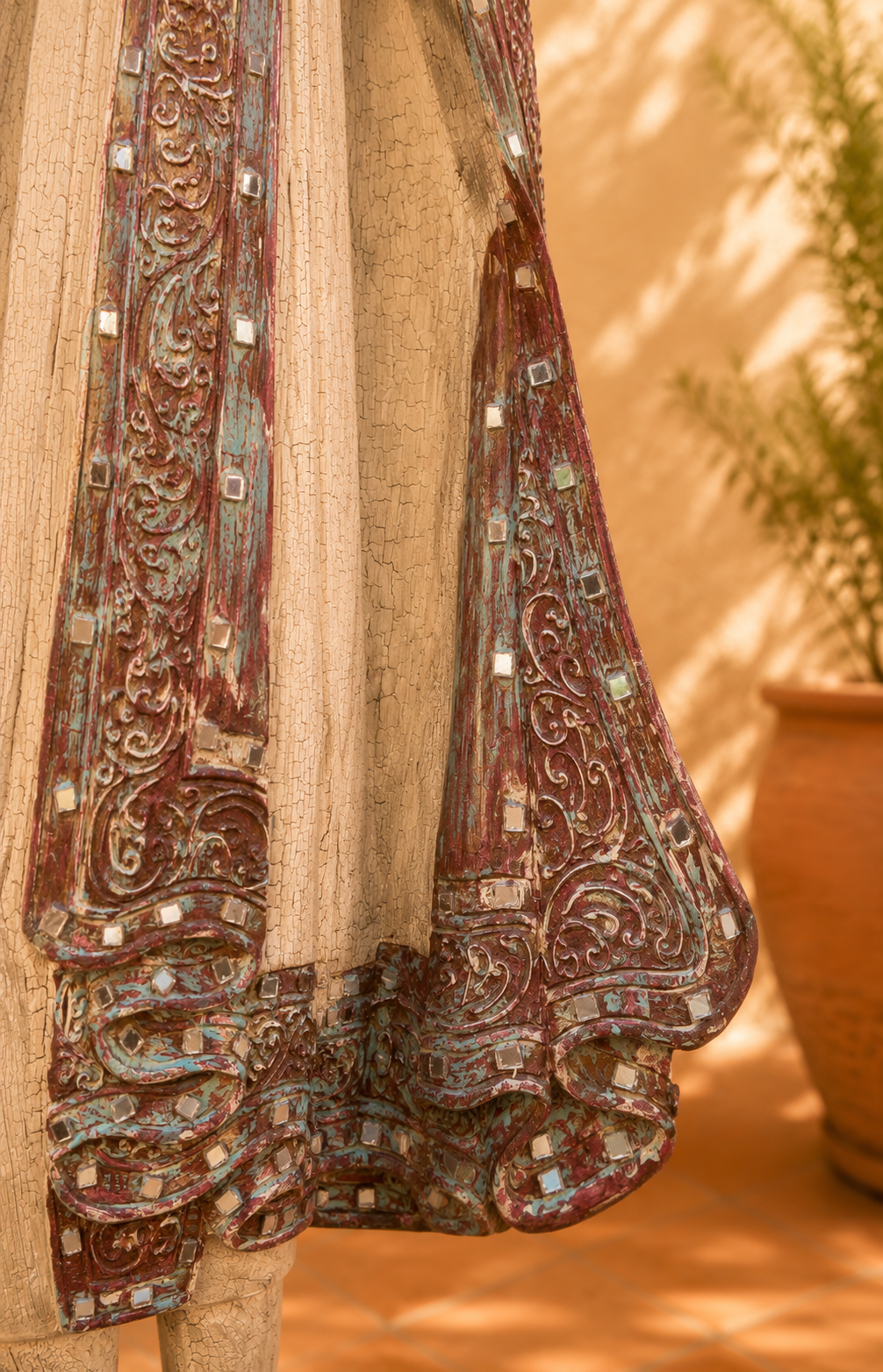 Bouddha thaïlandais en bois patiné crème H 147 cm – Image 5