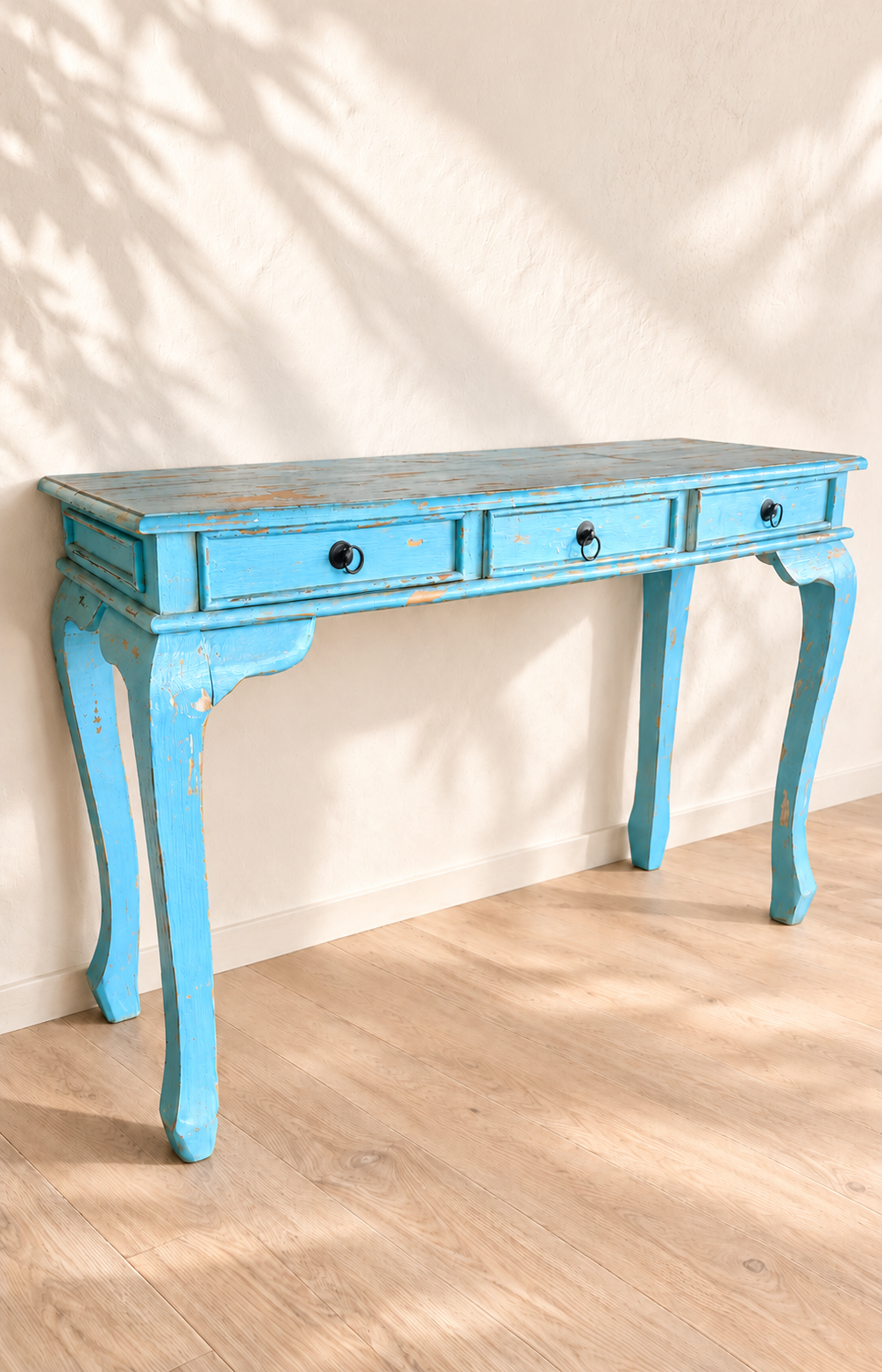 Console vintage bleu turquoise en bois massif avec trois tiroirs et poignées noires